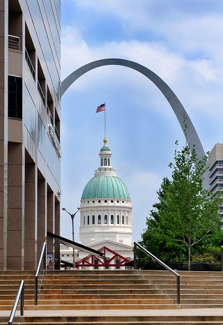 ST. LOUIS, MISSOURI - MAY 19, 2013: The Old Courthouse framed by